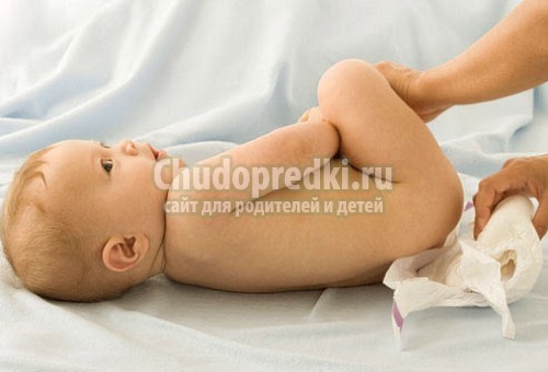 Стул у грудничка