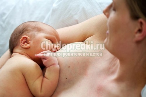 Стул у грудничка