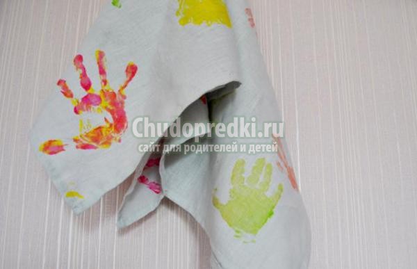 декор полотенца отпечатками ладошек