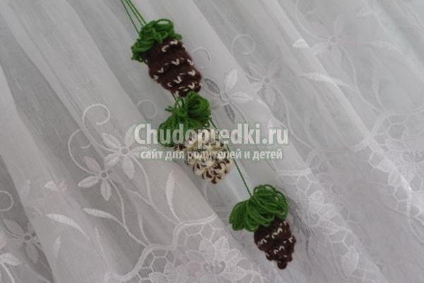 вязаные елочные игрушки. Сосновые шишки