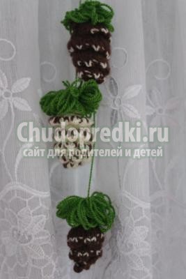 вязаные елочные игрушки. Сосновые шишки