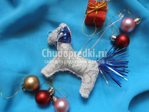 Елочная игрушка своими руками. Лошадка