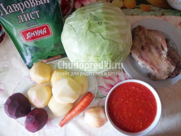 красный борщ с курицей