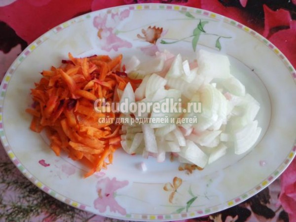 красный борщ с курицей