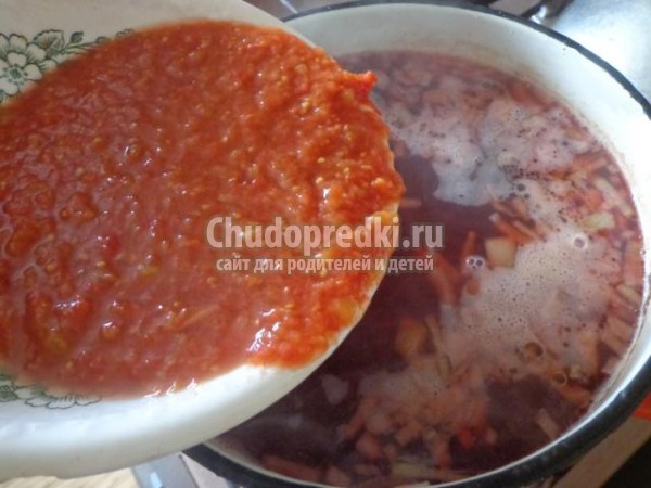 красный борщ с курицей