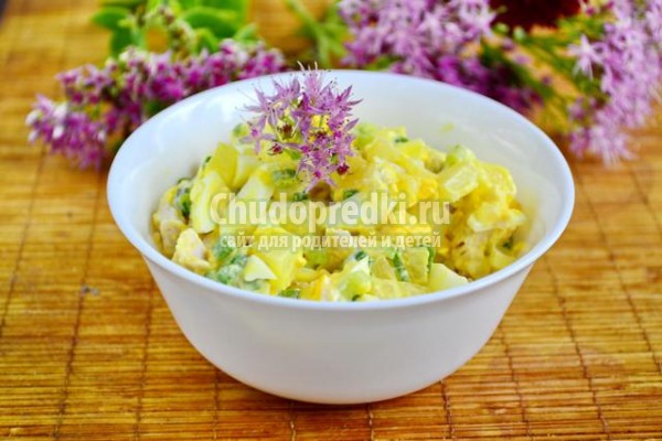 салат с курицей гавайский