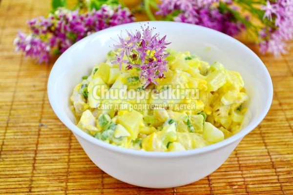 салат с курицей гавайский