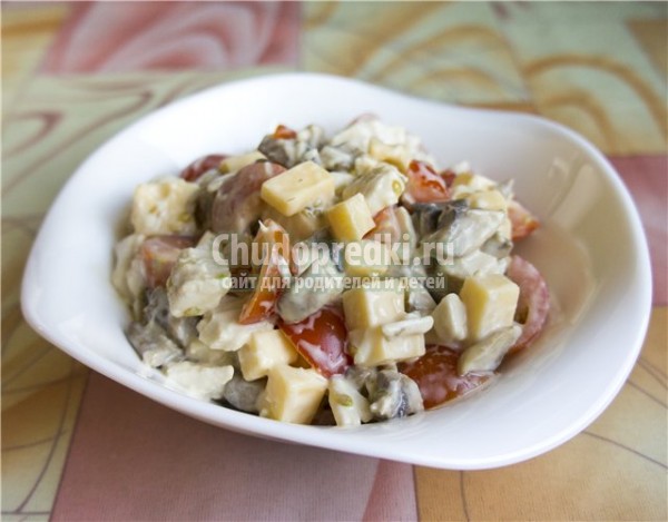Салат с грибами и сыром