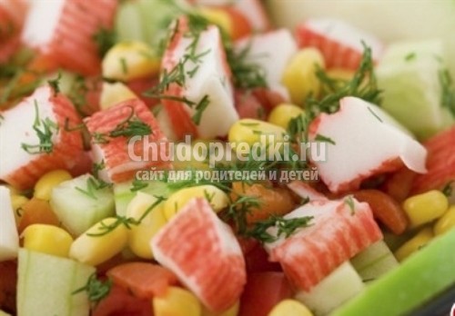 Салат помидоры с крабовыми палочками