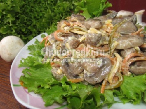 Салат с огурцами и грибами Салат с огурцами и грибами