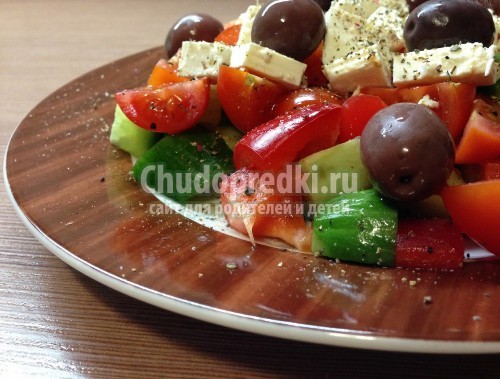 Салат греческий с брынзой