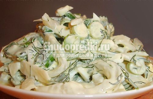 Салат из кальмаров с огурцом
