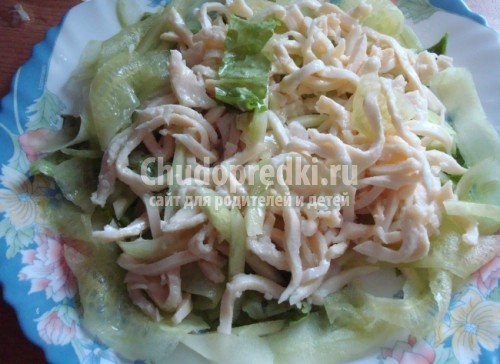 Салат из кальмаров с огурцом