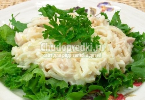 Салат из кальмаров с огурцом