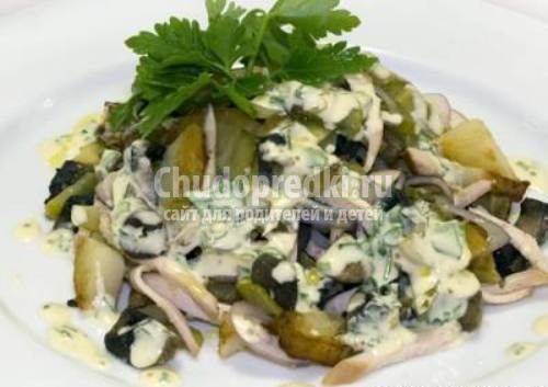Салат с огурцами и грибами