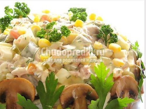 Салат с огурцами и грибами