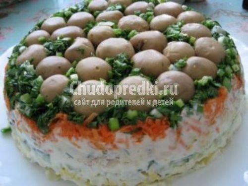 Слоеный салат с курицей