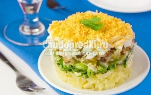 Слоеный салат с курицей