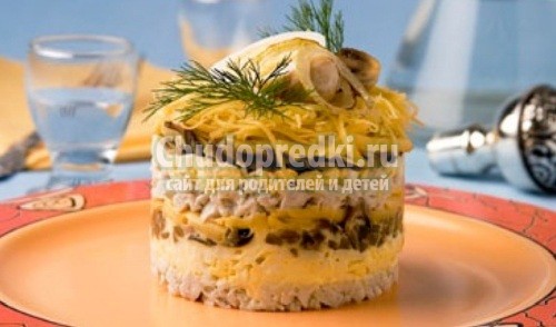 Слоеный салат с курицей