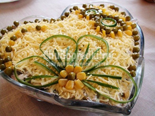 Салат из курицы с сыром
