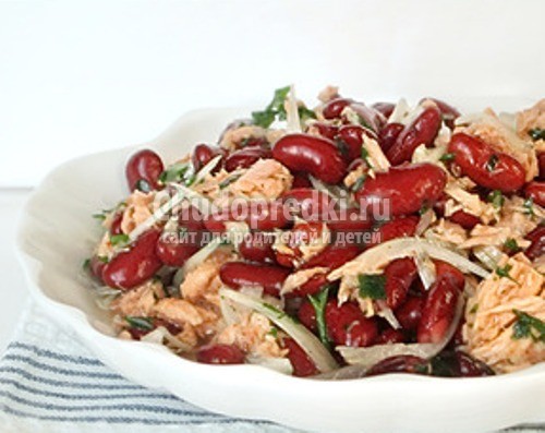Салат с фасолью и курицей
