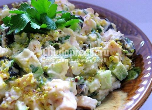 Салат с черносливом и курицей Салат с черносливом и курицей