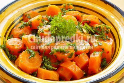 Тушеная морковь с луком