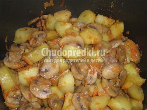 Картошка тушеная с курицей