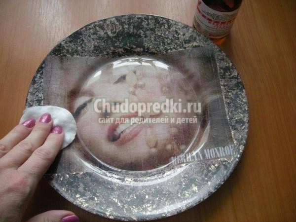обратный декупаж тарелки. Мерелин