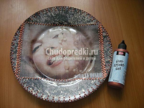обратный декупаж тарелки. Мерелин