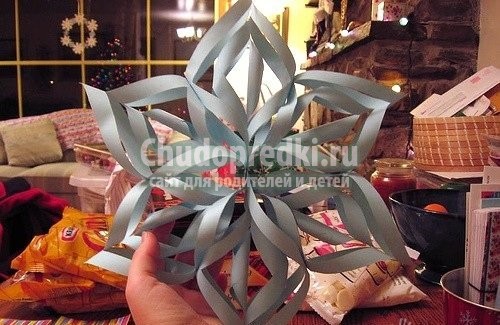 Как сделать снежинку из бумаги
