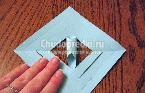 Как сделать снежинку из бумаги