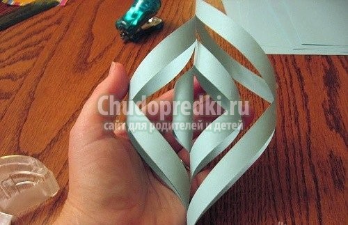 Как сделать снежинку из бумаги