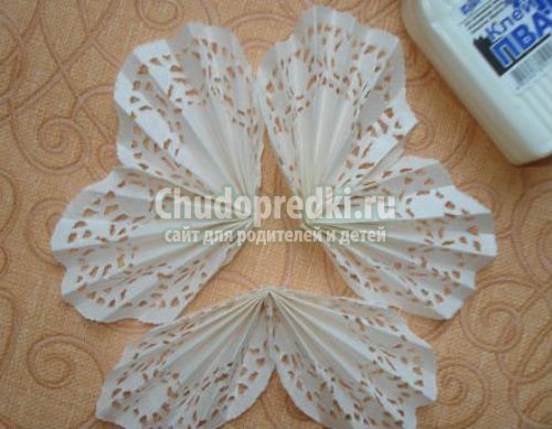 Снежинка из салфетки