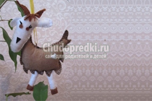 Новогодняя коза своими руками