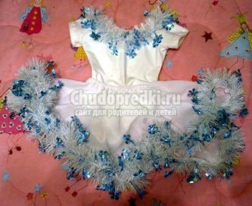 Новогодний костюм снежинки