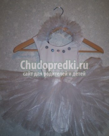 Новогодний костюм снежинки