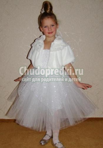 Новогодний костюм снежинки