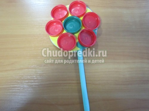 Весенние поделки из пластиковых пробок