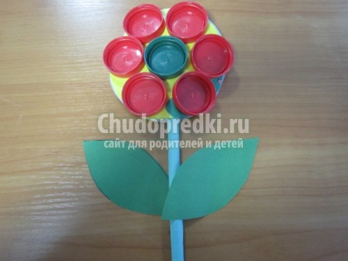 Весенние поделки из пластиковых пробок
