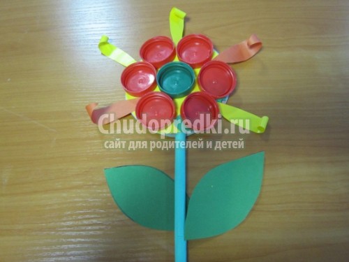 Весенние поделки из пластиковых пробок