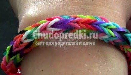Плетение из резинок гусеница. Как изготовить браслет?
