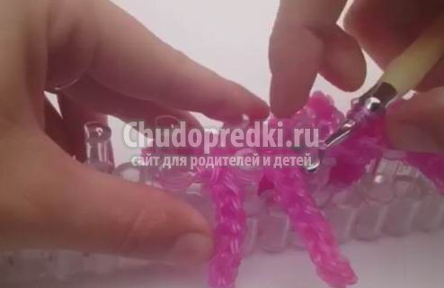 Как сплести из резинок фигурку на станке? Мастер-класс