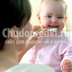 Когда начинать чистить зубы ребенку: подсказки и советы