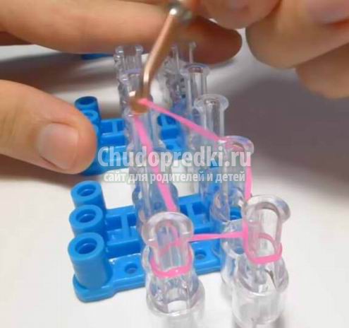 Как сплести браслет квадрофиш? Плетем из резинок
