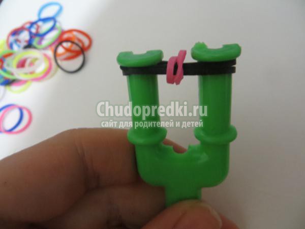 фенечка из резинок на рогатке