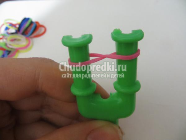 фенечка из резинок на рогатке