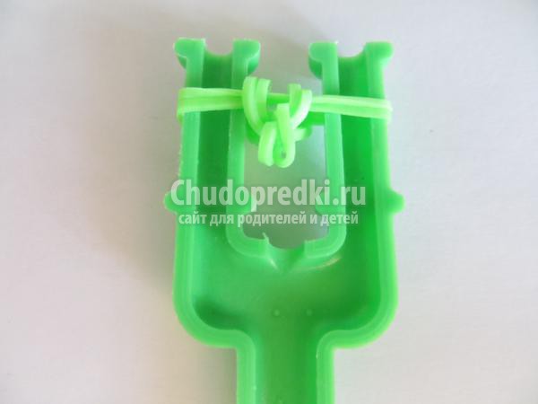 брелок из резинок на рогатке. Груша