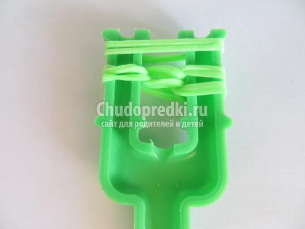 брелок из резинок на рогатке. Груша