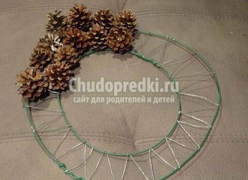 Венок из шишек: делаем своими руками. Идеи и мастер-классы